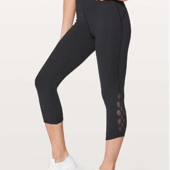 Lululemon Crop Black Criss Cross Lace Up Mesh Panel Leggings, size 8 - Picture 9 of 9